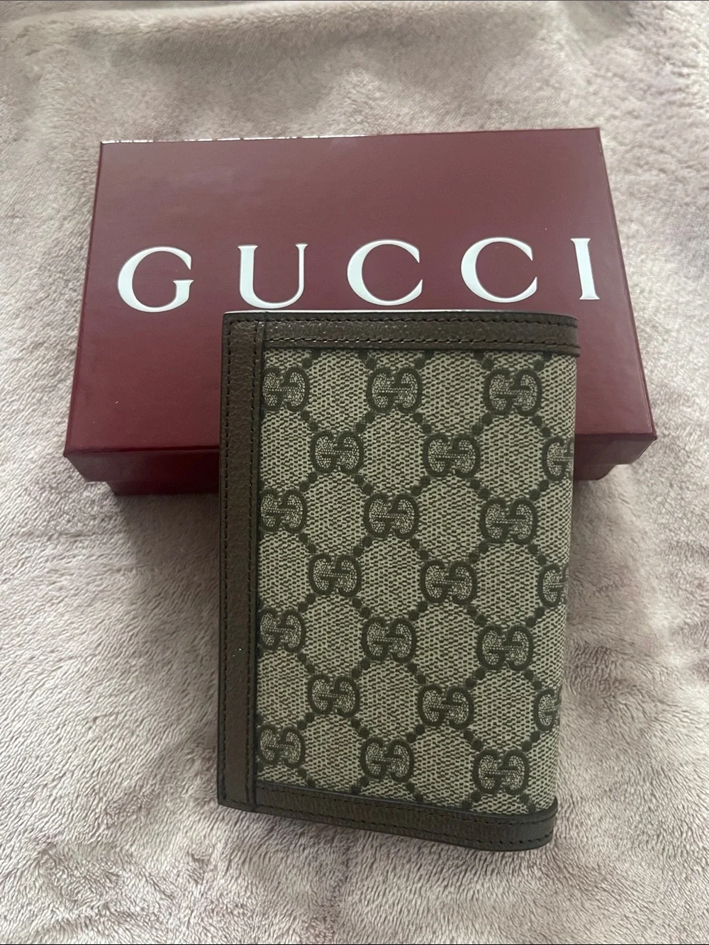 Gucci GG Supreme Passport Holder